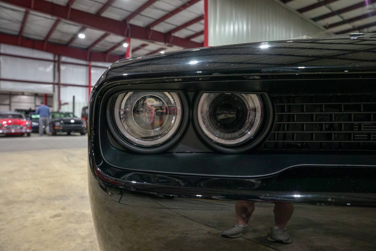 Used 2016 Dodge Challenger SRT Hellcat RWD image 28