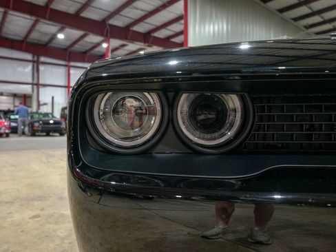 Used 2016 Dodge Challenger SRT Hellcat RWD image 28