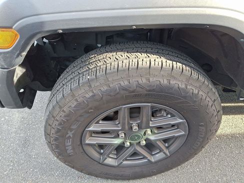 Used 2025 Jeep Wrangler Sport S image 9