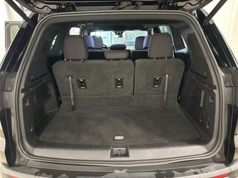 Used 2025 GMC Acadia Elevation image 33