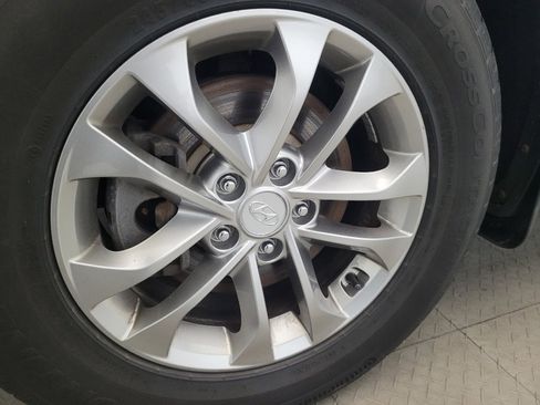 Used 2020 Hyundai Santa Fe SE image 31