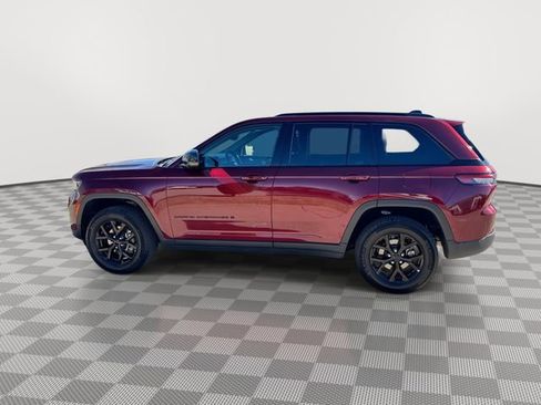 Used 2025 Jeep Grand Cherokee Altitude AWD/4WD image 5
