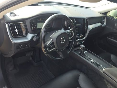 Used 2018 Volvo XC60 T6 Momentum w/ Advanced Package image 12