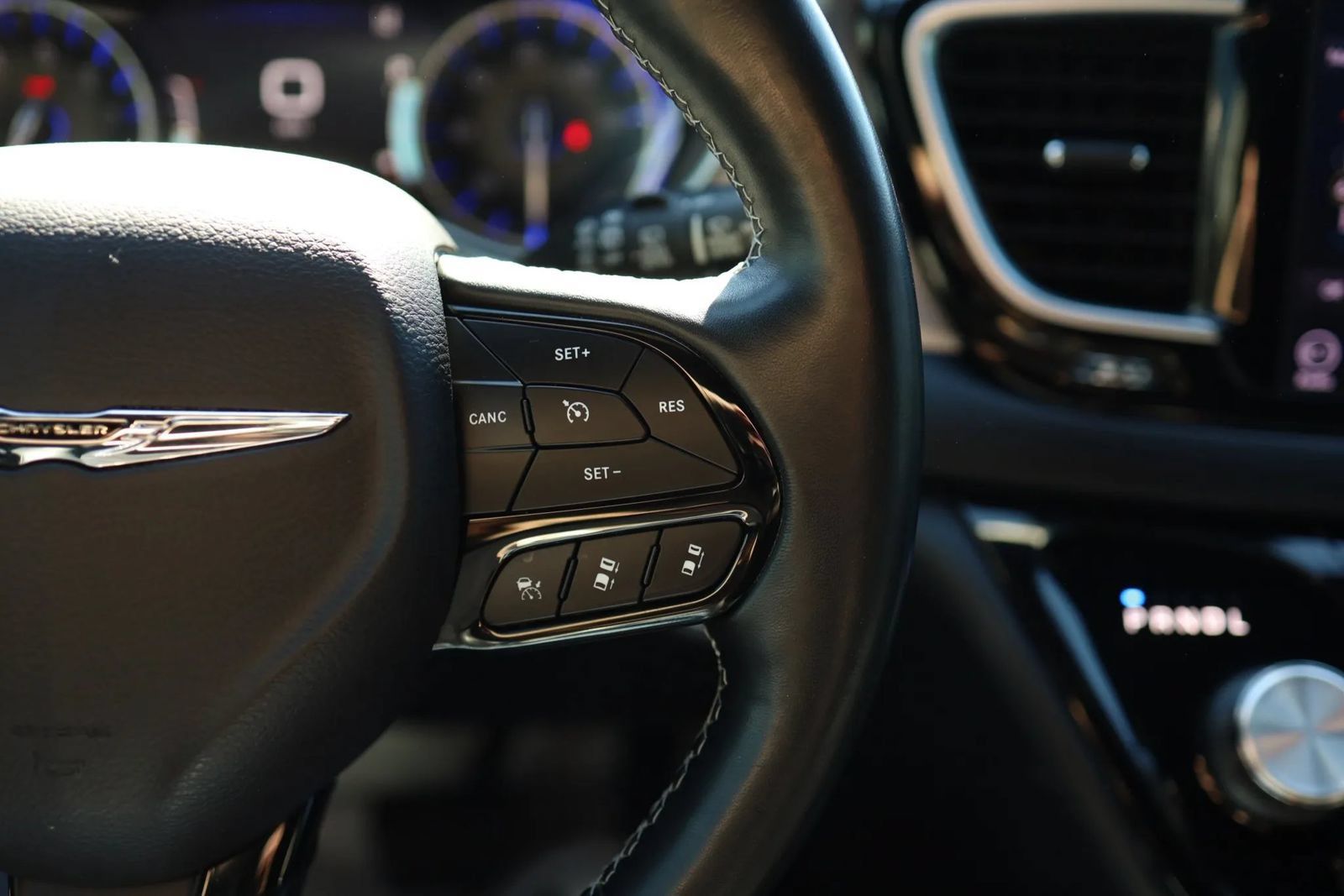 Used 2019 Chrysler Pacifica Touring-L w/ Advanced Safetytec Group FWD image 20