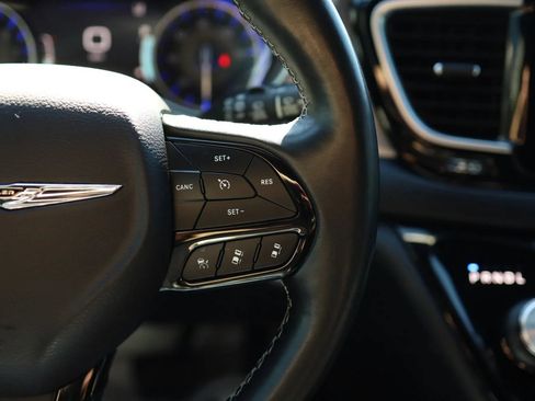 Used 2019 Chrysler Pacifica Touring-L w/ Advanced Safetytec Group FWD image 20