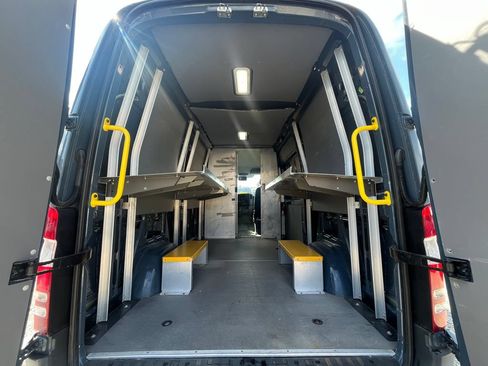 Used 2018 Mercedes-Benz Sprinter 2500 image 14