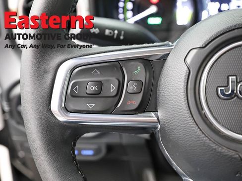Used 2025 Jeep Wrangler Unlimited Sahara AWD/4WD image 15