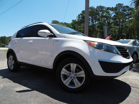 Used 2011 Kia Sportage LX w/ Convenience Pkg AWD/4WD image 2