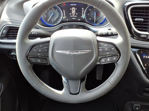 Used 2023 Chrysler Pacifica Touring-L w/ S Appearance Package image 12