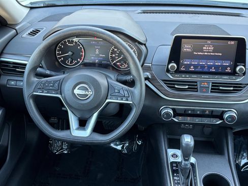 Used 2025 Nissan Altima 2.5 SV FWD image 34