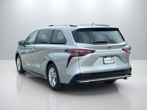 Used 2024 Toyota Sienna Limited AWD/4WD image 7