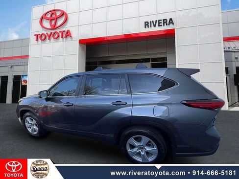 Used 2023 Toyota Highlander LE AWD/4WD image 8