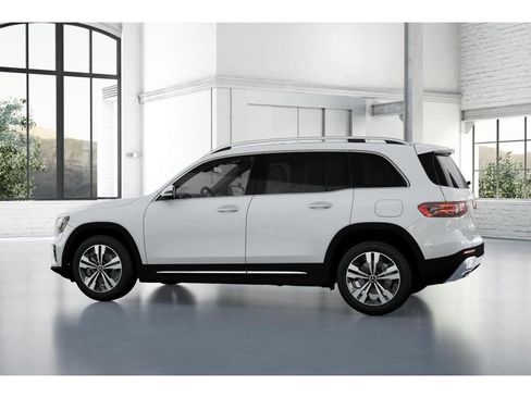 New 2025 Mercedes-Benz GLB 250 4MATIC image 32