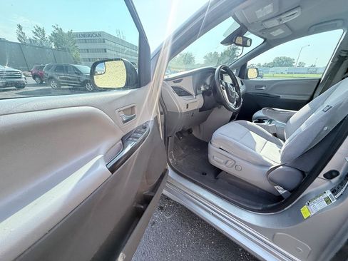 Used 2020 Toyota Sienna LE FWD image 9