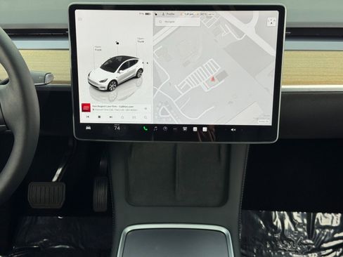 Used 2022 Tesla Model Y Long Range image 21