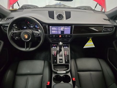 New 2026 Porsche Macan image 18