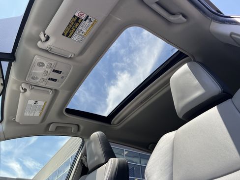 Used 2015 Toyota RAV4 Limited AWD/4WD image 22