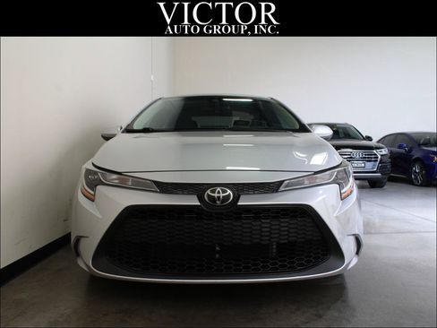 Used 2020 Toyota Corolla LE FWD image 2