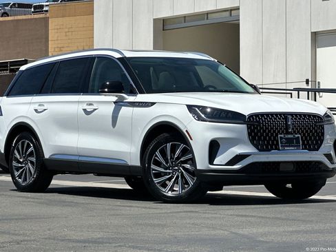 New 2026 Lincoln Aviator 2WD image 1