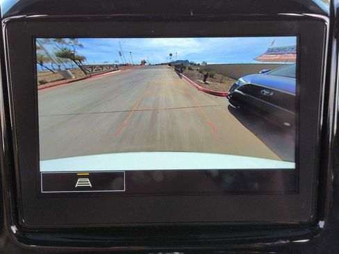 Used 2023 Chevrolet Traverse LT image 29