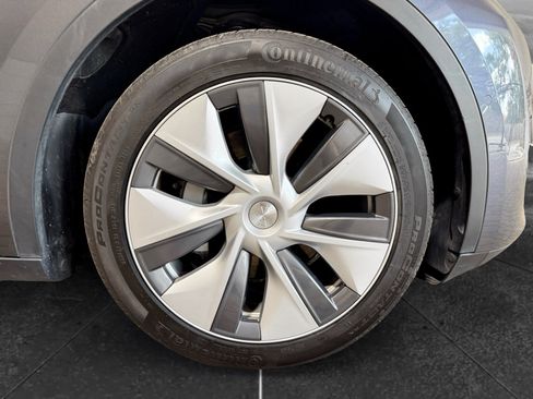 Used 2022 Tesla Model Y Long Range AWD/4WD image 33