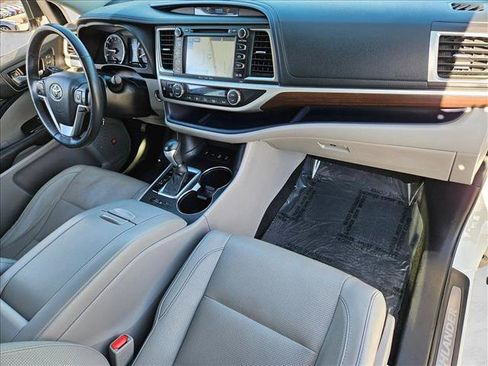 Used 2016 Toyota Highlander Limited Platinum image 22