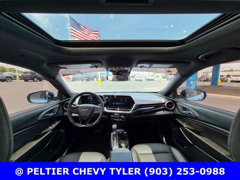 Used 2024 Chevrolet Trax RS w/ Sunroof Package FWD image 36