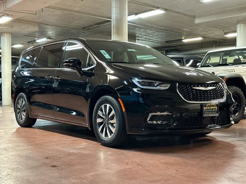 New 2026 Chrysler Pacifica Select image 7