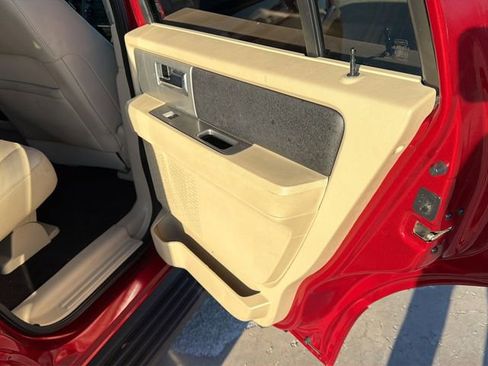 Used 2017 Ford Expedition XLT image 12