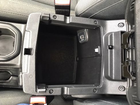 Used 2025 Jeep Wrangler Unlimited Sahara w/ Safety Group AWD/4WD image 29