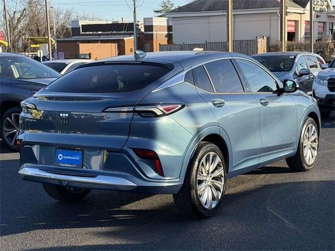 Used 2025 Buick Envista Avenir image 2