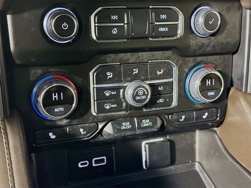 Certified 2023 Chevrolet Suburban Z71 w/ Luxury Package image 14