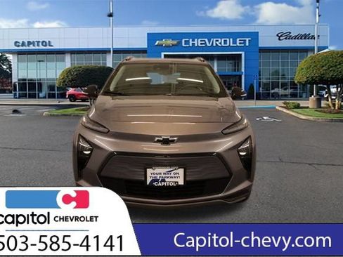 Used 2023 Chevrolet Bolt EUV Premier w/ Sun & Sound Package FWD image 8