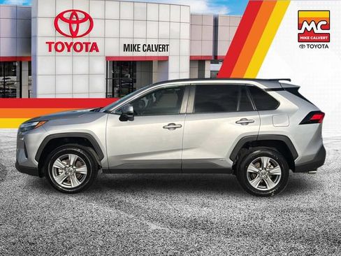 Used 2025 Toyota RAV4 LE AWD/4WD image 2