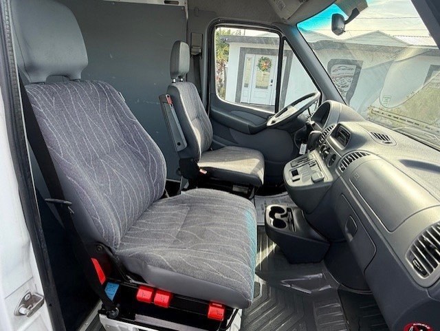 Used 2003 Dodge Sprinter 2500 RWD image 14