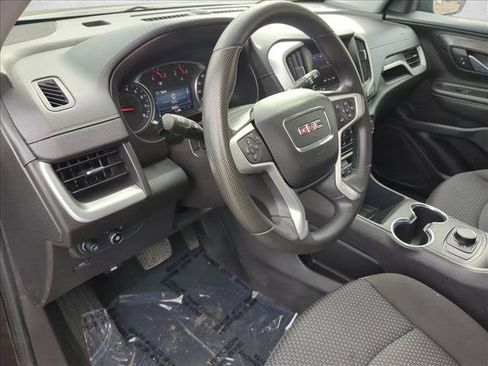 Used 2024 GMC Terrain SLE image 10