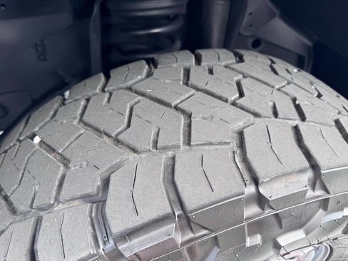 Used 2016 RAM 2500 Tradesman w/ Chrome Appearance Group image 13