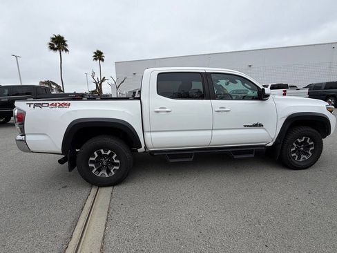 Used 2023 Toyota Tacoma TRD Off-Road w/ Black Out Package (TMS) AWD/4WD image 6