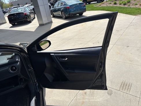 Used 2019 Toyota Corolla SE FWD image 33