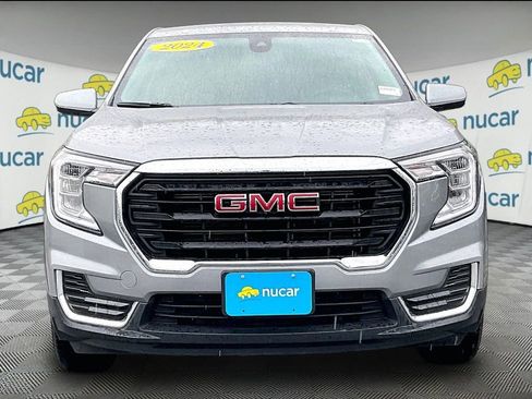 Used 2024 GMC Terrain SLE AWD/4WD image 2