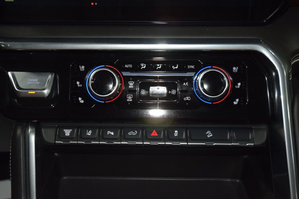 Used 2025 GMC Sierra 2500 Denali Ultimate AWD/4WD image 32