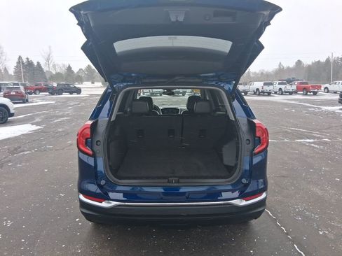 Used 2023 GMC Terrain SLT image 13