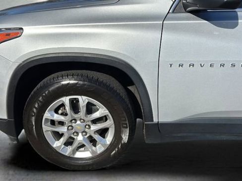 Used 2021 Chevrolet Traverse LS image 34