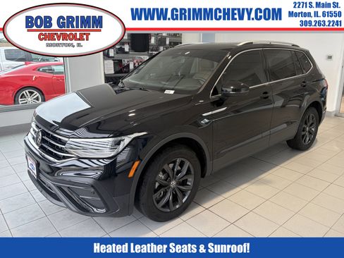 Used 2024 Volkswagen Tiguan SE w/ Panoramic Sunroof Package image 1