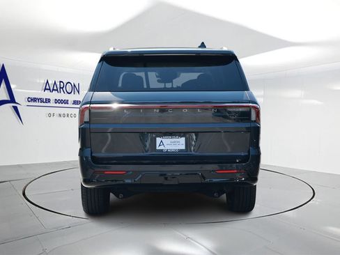 Used 2025 Lincoln Navigator Reserve AWD/4WD image 3