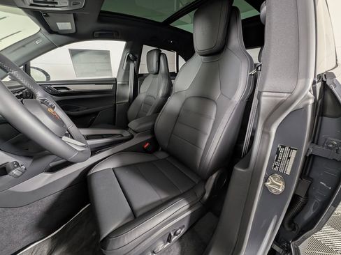 New 2025 Porsche Macan 4 Electric image 5