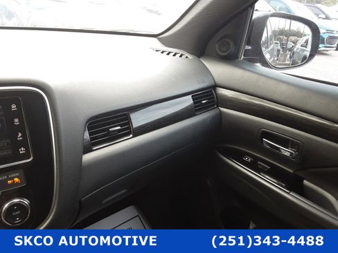 Used 2018 Mitsubishi Outlander LE image 24