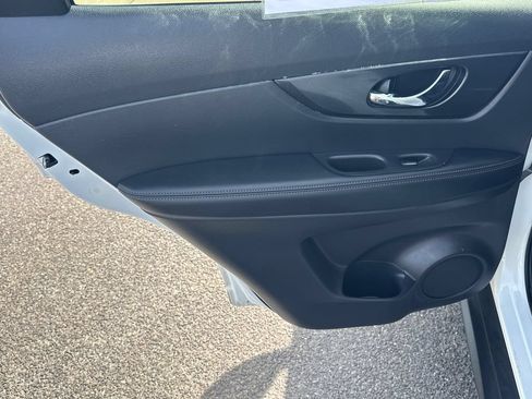 Used 2019 Nissan Rogue SV AWD/4WD image 15
