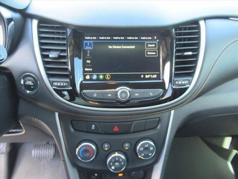 Used 2019 Chevrolet Trax LT w/ LT Convenience Package image 26