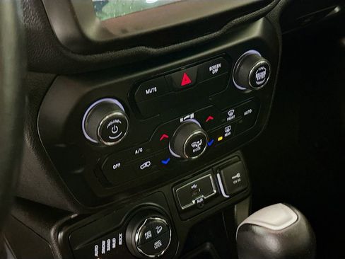 Used 2020 Jeep Renegade Trailhawk w/ Premium Leather Group image 22